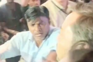 पटना एयरपोर्ट पर कांग्रेस में घमासान: टिकट बंटवारे पर पप्पू यादव समर्थकों संग भिड़े कार्यकर्ता, शकील अहमद की कार क्षतिग्रस्त