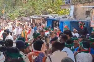 सिवान में नामांकन का महासंग्राम: आरजेडी और जन सूरज प्रत्याशियों ने भरी हुंकार, सड़कों पर उमड़ा जनसैलाब