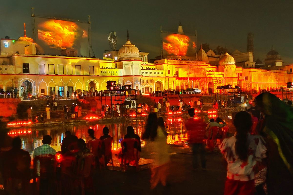 Deepotsava 2025 Ayodhya – 8 विशेष खाद्य सुरक्षा दल गठित; 54 निरीक्षण, 34 छापे मारे गए