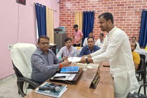 लालू के गृह जिले गोपालगंज में पिता की हत्या के बाद बेटे अनस सलाम को एआईएमआईएम ने बनाया प्रत्याशी, रोचक हुआ चुनावी मुकाबला