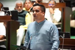 गुजरात में बड़ा राजनीतिक फेरबदल: हर्ष सांघवी बने उपमुख्यमंत्री, 26 सदस्यों वाला नया मंत्रिमंडल शपथग्रहण