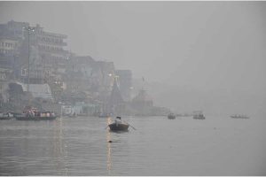 दीपावली से पूर्व ही बनारस की वायु प्रदूषित, सांस रोगियों के लिए खतरा बढ़ा
