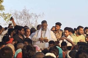 Bihar Election 2025: पहले चरण के नामांकन के दौरान तेजस्वी यादव के समर्थकों ने पप्पू यादव का किया सामना