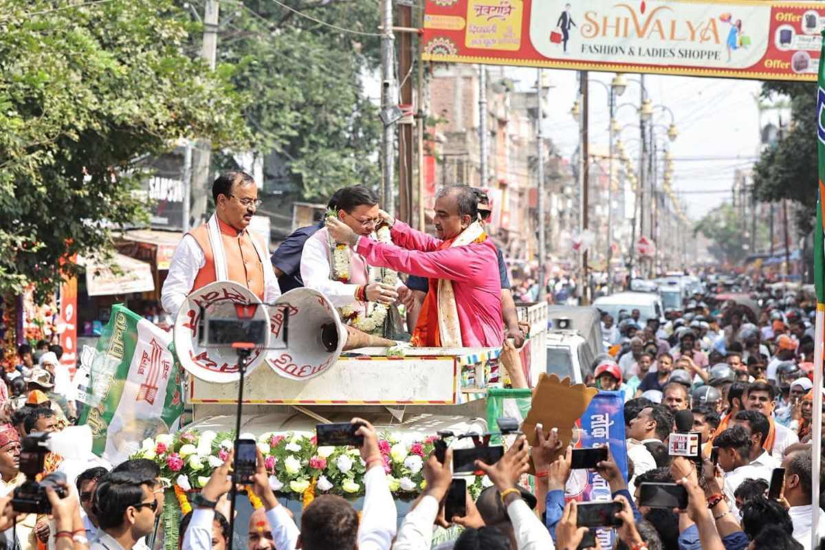 सिवान में एनडीए प्रत्याशी मंगल पांडे का शक्ति प्रदर्शन, नामांकन के बाद गांधी मैदान में उमड़ा जनसैलाब 4 Mangal Pandey Nomination Siwan