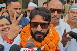 विधानसभा चुनाव: अंतिम दिन दिग्गज नेताओं ने नामांकन पत्र दाखिल कर बढ़ाई चुनावी गर्माहट
