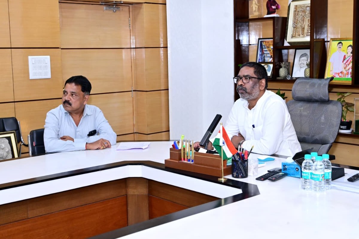 झारखंड को मिलेगा पहला टाइगर सफारी, मुख्यमंत्री हेमन्त सोरेन ने देखी परियोजना की प्रस्तुति 2 Jharkhand Tiger Safari Project: मुख्यमंत्री हेमन्त सोरेन ने लातेहार में पहले टाइगर सफारी प्रोजेक्ट का प्रेजेंटेशन देखा