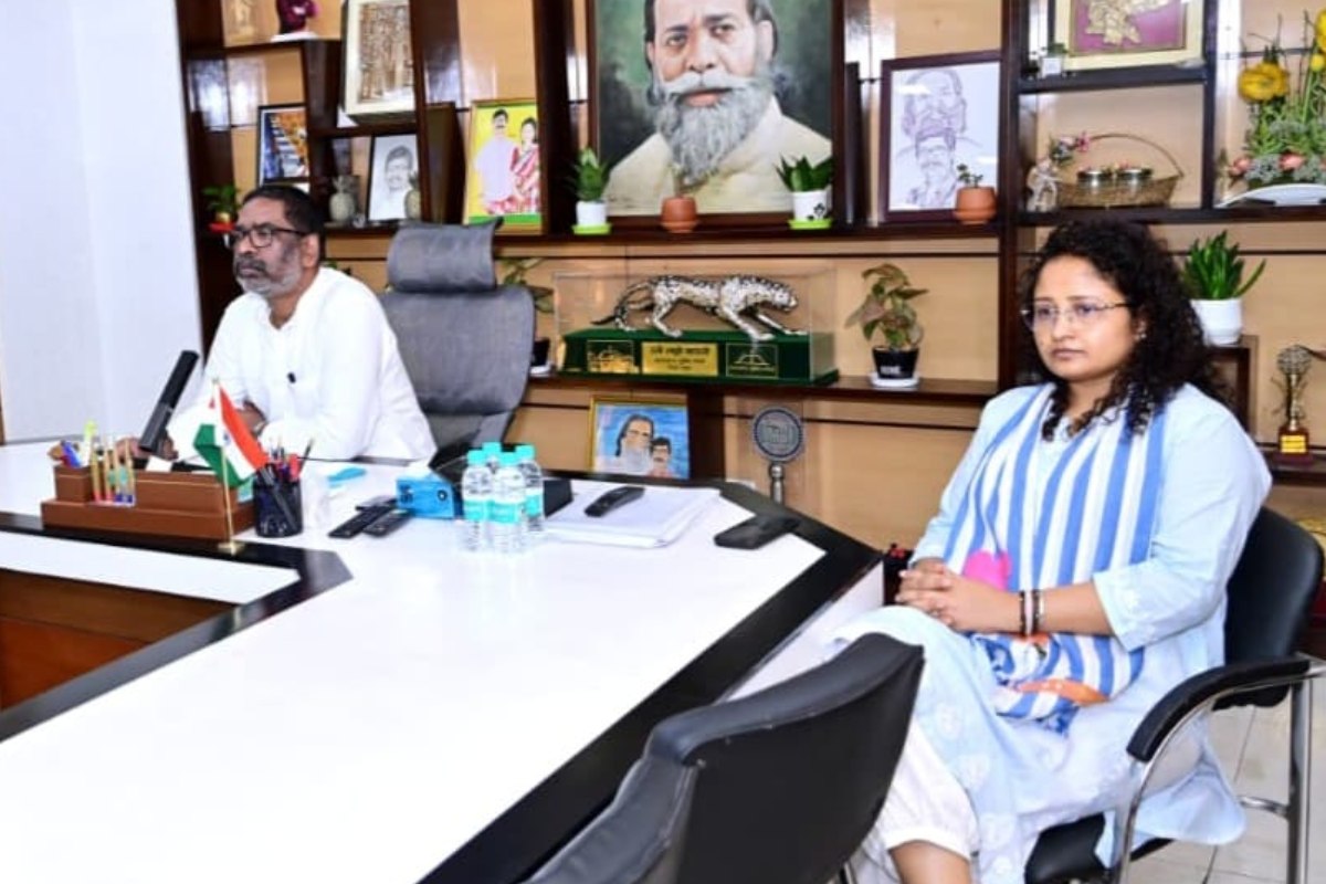 झारखंड को मिलेगा पहला टाइगर सफारी, मुख्यमंत्री हेमन्त सोरेन ने देखी परियोजना की प्रस्तुति 3 Jharkhand Tiger Safari Project: मुख्यमंत्री हेमन्त सोरेन ने लातेहार में पहले टाइगर सफारी प्रोजेक्ट का प्रेजेंटेशन देखा