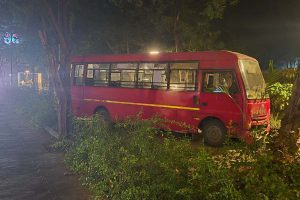 ब्रेक फेल होने से अनियंत्रित बस वॉकिंग स्ट्रीट में पहुँची, अफरा-तफरी मची