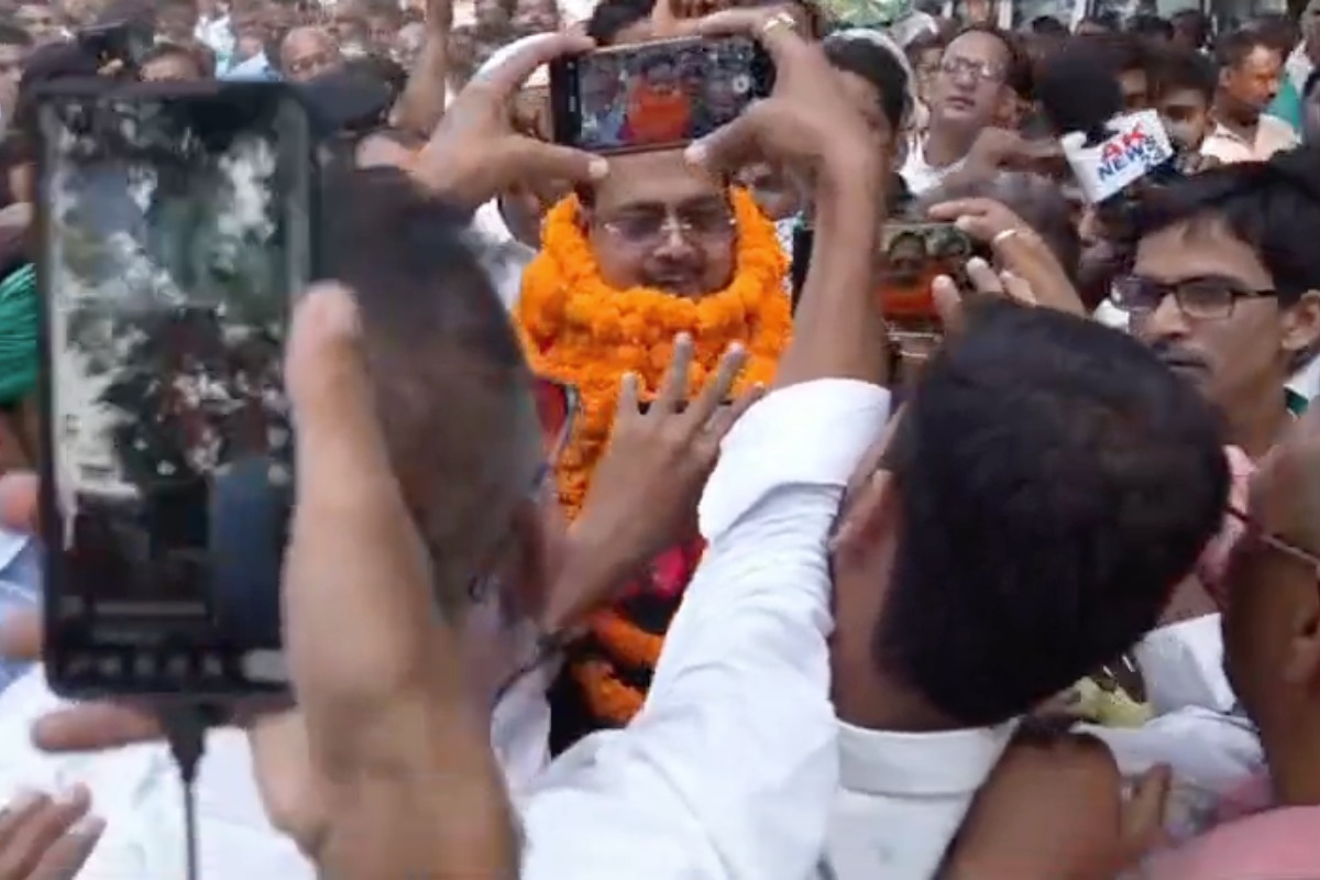 नरकटिया विधानसभा से राजद प्रत्याशी डॉ. शमीम अहमद ने किया नामांकन, कहा — जनता देगी करारा जवाब 1 Narkatia Assembly 2025: बिहार के पूर्व कानून मंत्री डॉ शमीम अहमद ने नरकटिया से दाखिल किया नामांकन, जनता से सीधा संवाद