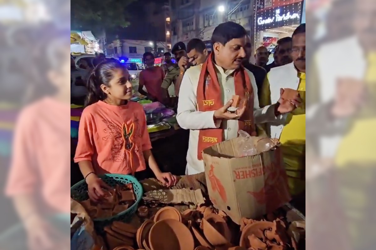 Akhilesh Yadav UP Diwali 2025: अखिलेश यादव ने यूपी दिवाली 2025 के लिए दीयों पर खर्च न करने का सुझाव दिया, जबकि सीएम मोहन यादव ने स्थानीय विक्रेताओं से खरीदारी की