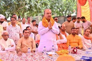 सिवान विधानसभा में भाजपा प्रत्याशी मंगल पाण्डेय ने किया प्रभात फेरी व गांव भ्रमण, एनडीए सरकार के पक्ष में मांगा समर्थन