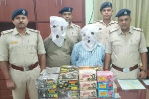 दीवाली से पहले पश्चिम बंगाल पुलिस ने 3,000 किलोग्राम अवैध पटाखे जब्त किए