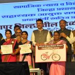 Nagpur: नागपुर में 755 दिव्यांगों को ई-रिक्शा, मुख्यमंत्री फडणवीस ने महिलाओं और वंचितों के लिए नई योजनाओं की घोषणा की