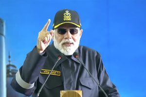 समुद्र पर दीपोत्सव: प्रधानमंत्री मोदी ने आईएनएस विक्रांत पर नौसैनिकों संग मनाई दीवाली, कहा – ‘यह क्षण अविस्मरणीय है
