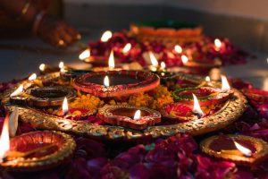 Diwali 2025: देशभर में रौशनी और उमंग का पर्व, जानें लक्ष्मी पूजन का शुभ मुहूर्त और विधि