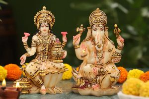 Diwali 2025: जानें आज लक्ष्मी-गणेश पूजन का सर्वोत्तम मुहूर्त और विधि