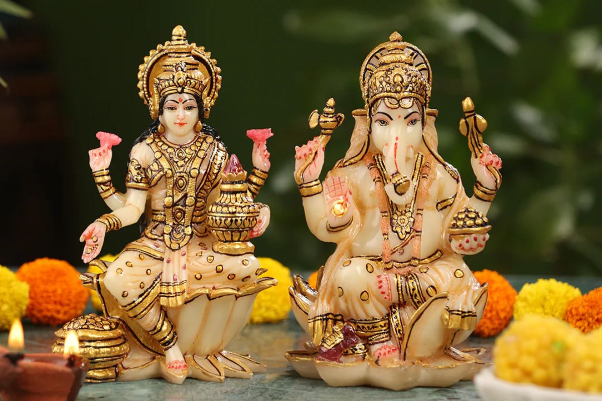Diwali 2025 Laxmi Ganesh Puja Muhurat: आज लक्ष्मी-गणेश पूजन का शुभ समय और पूजा विधि
