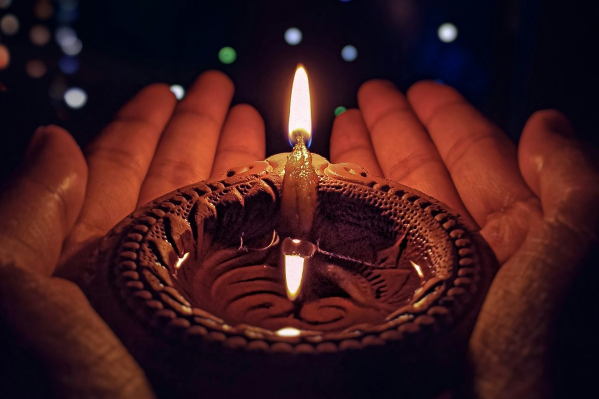 Diwali 2025 Laxmi Puja Mantra: राशि अनुसार जपें मां लक्ष्मी के मंत्र, घर में आए खुशहाली