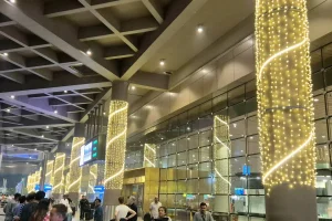 दीवाली की पूर्व संध्या पर मुंबई CSMI हवाई अड्डा जगमगाया, आधुनिक और पारंपरिक रोशनी का अद्भुत संगम