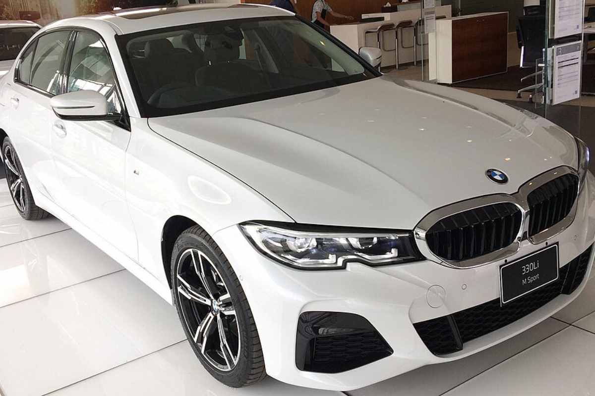 BMW 330 Li Cars Tender