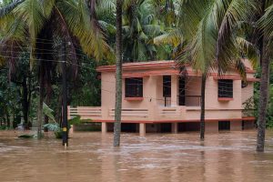 Kannur: कन्नूर में भारी बारिश से चेरुपुझा में फ्लैश फ्लड, घर और दुकानें जलमग्न