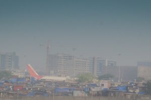Mumbai AQI: मुंबई में दिवाली के बाद बढ़ा वायु प्रदूषण, शहर में सांस लेना हुआ कठिन
