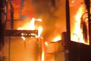 Nagpur: नागपुर के आठ रास्ता चौक स्थित रिलायंस स्मार्ट स्टोर में भीषण आग, लाखों का नुकसान संभावित