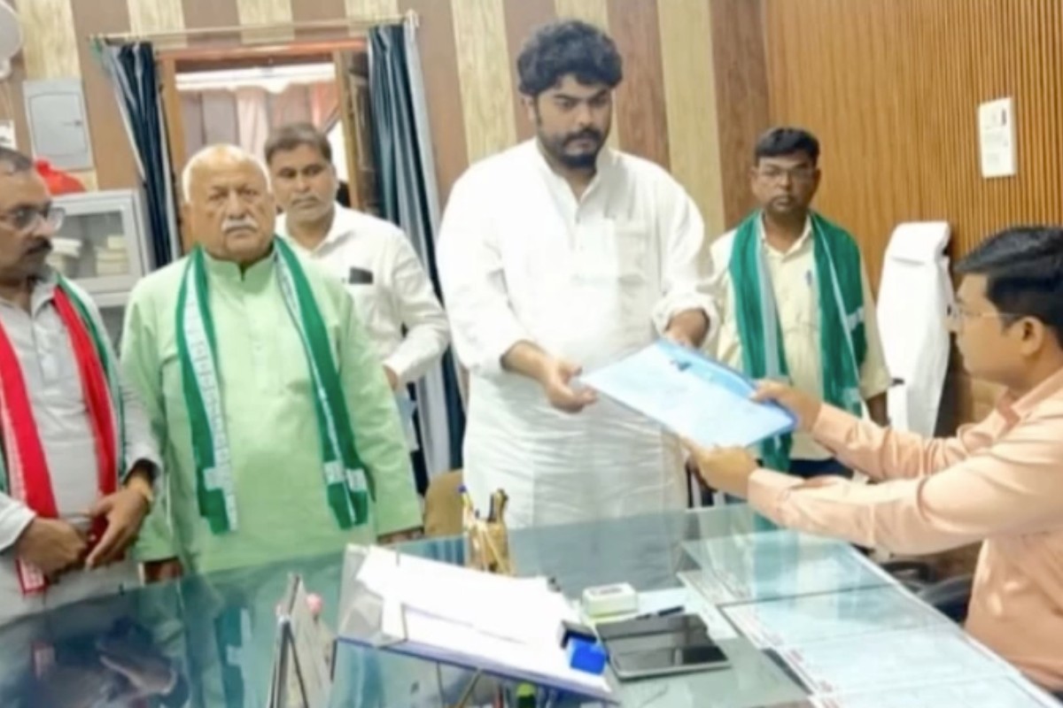 Raghunathpur Election: विकास का चेहरा बनाम विरासत की छाया — जनता के फैसले की घड़ी नजदीक 2 Raghunathpur Election 2025: विकास बनाम विरासत की राजनीति, जनता किस पर करेगी भरोसा?