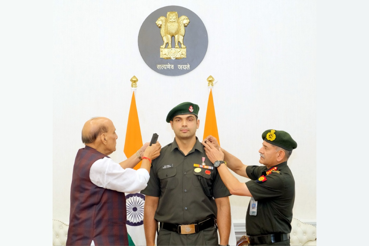 Neeraj Chopra Honorary Lieutenant Colonel: ओलंपिक विजेता नीरज चोपड़ा को रक्षामंत्री ने दी टेरिटोरियल आर्मी में मानद रैंक
