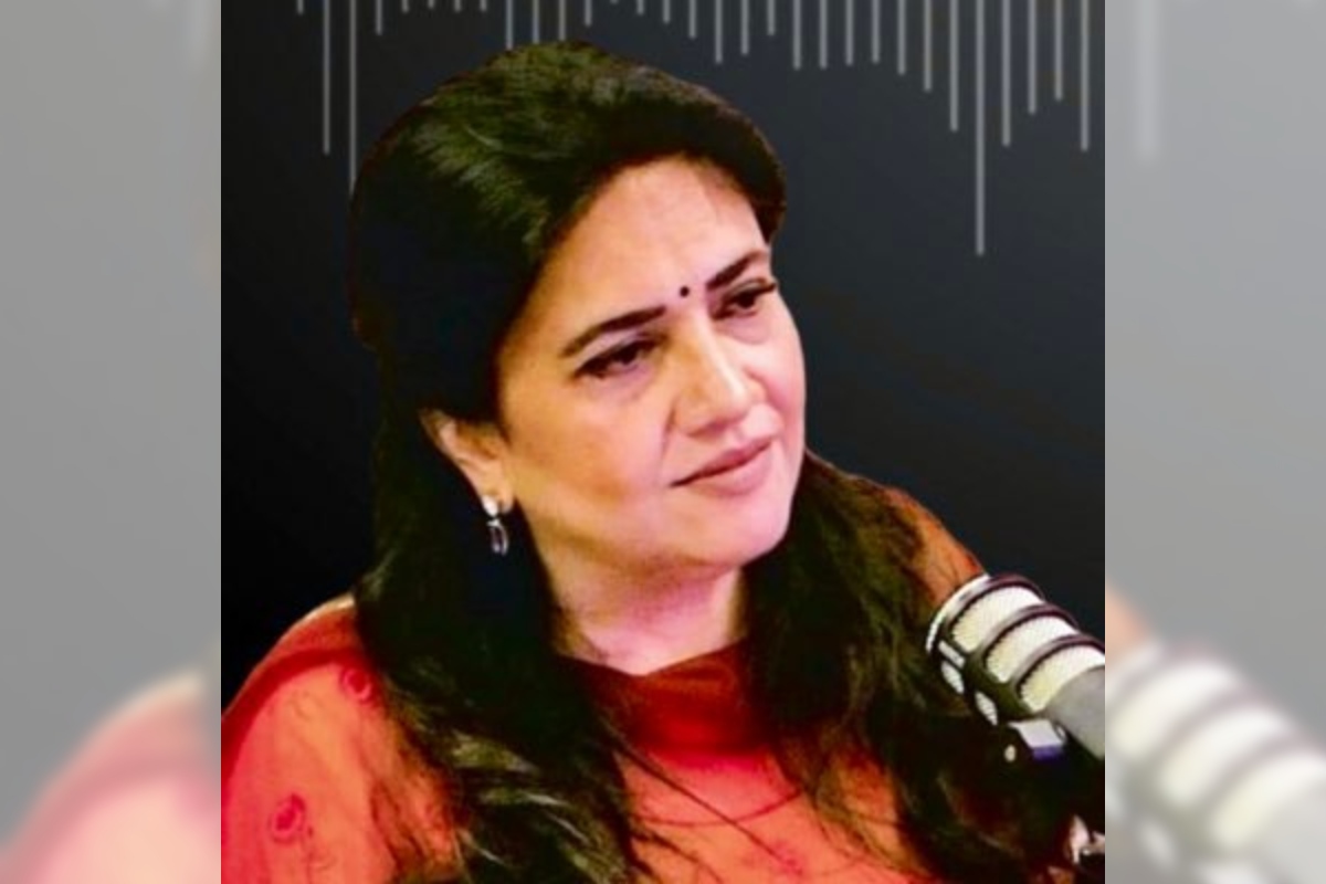 Smita Prakash Accuses Ravish Kumar: रविश कुमार पर दोहरे मापदंड का आरोप, गोडी मीडिया आलोचना पर विवाद