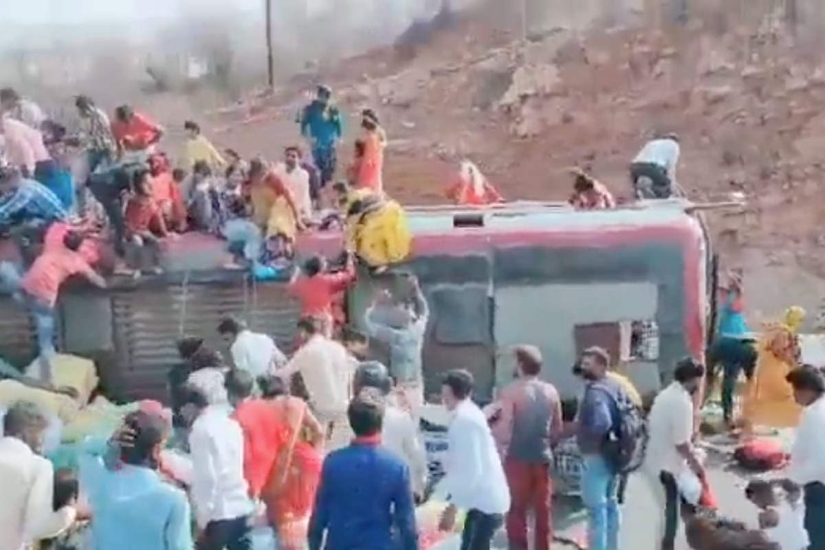 Bihar Gopalganj Bus Accident: जयपुर-मधुबनी बस पलटी, दो दर्जन से अधिक यात्री घायल