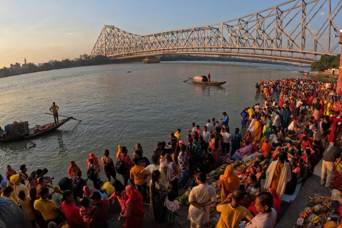 Chhath Mahaparv 2025 Kanpur – सूर्य अर्घ्य और श्रद्धालुओं की भीड़