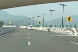 Delhi Dehradun Expressway: ढाई घंटे में होगा दिल्ली से देहरादून तक का सफर, 30 नवंबर से खुलेगा हाईवे
