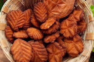 Chhath Puja 2025: बनाएं खस्ता और स्वादिष्ट आटे का ठेकुआ, जानें आसान रेसिपी 1 Chhath Puja 2025: बनाएं खस्ता और स्वादिष्ट आटे का ठेकुआ, जानें आसान रेसिपी