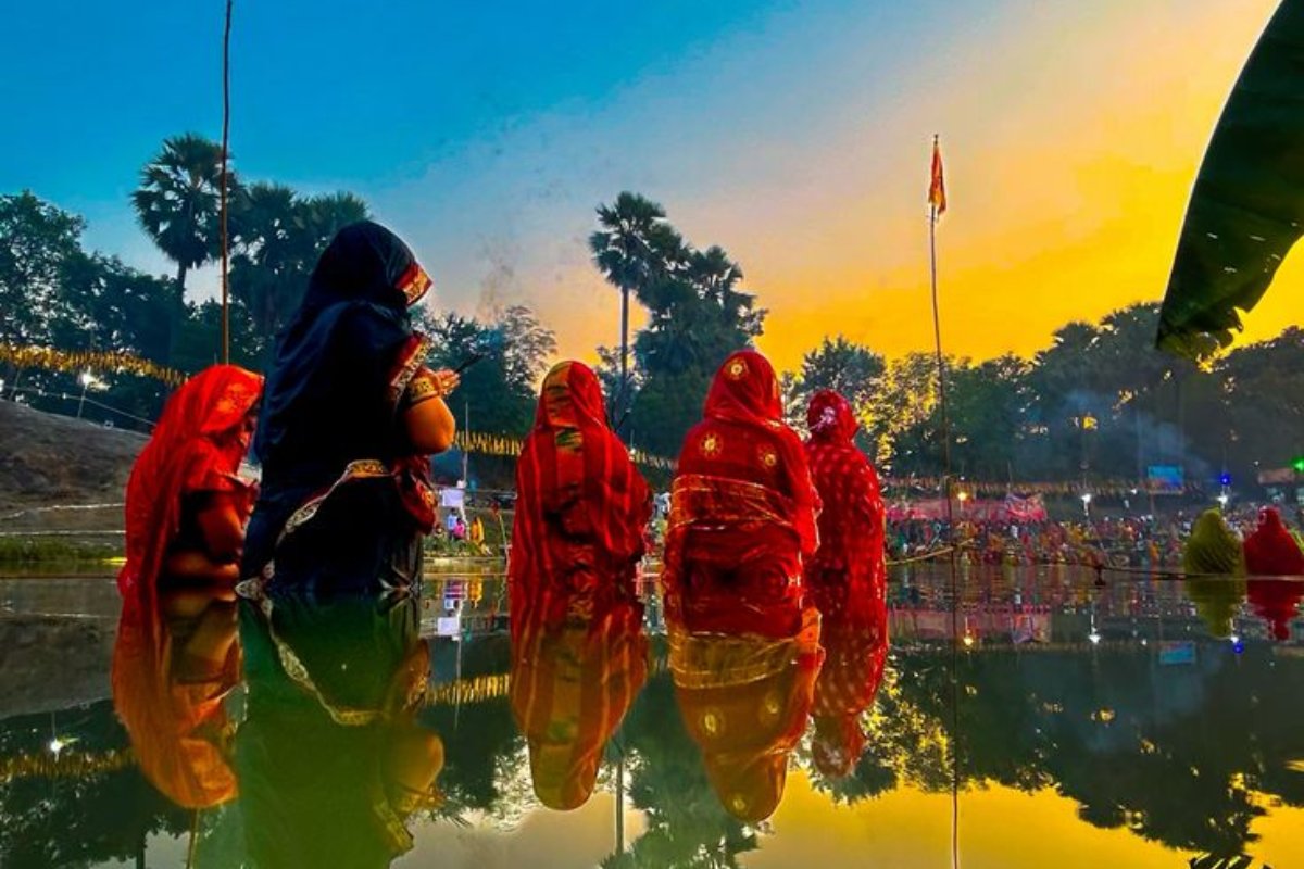 Chhath Puja 2025: कौन हैं छठी मैया और कैसे हुआ यह लोक आस्था का महापर्व शुरू 2 Chhath Puja 2025: जानें कौन हैं छठी मैया और छठ पूजा का महत्व
