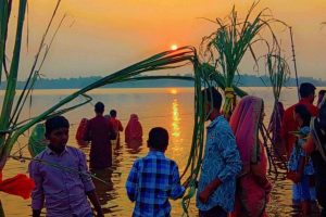 Chhath Puja 2025: हो दीनानाथ और पहिले पहिल छठी मैया – बिना इन गीतों के अधूरा महापर्व