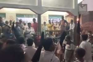 Bihar Chunav: सीतामढ़ी में भाजपा प्रत्याशी अनिल राम का विरोध, काले झंडे दिखाकर ग्रामीणों ने जताया गुस्सा 6 Bihar Chunav: सीतामढ़ी में भाजपा प्रत्याशी अनिल राम का विरोध, काले झंडे दिखाकर ग्रामीणों ने जताया गुस्सा
