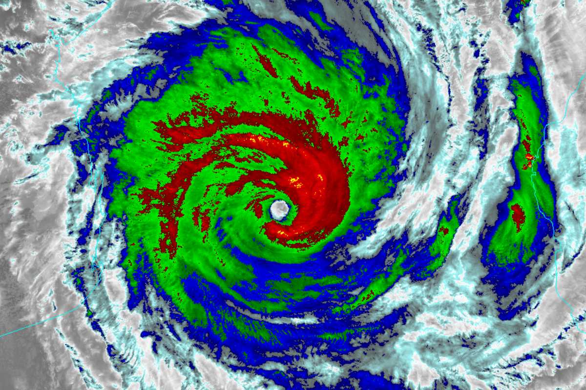 Cyclone Montha Impact: तूफान से पहले गांवों में डर का माहौल, मछुआरों ने छोड़ा समुद्र और कई शादियां टलीं