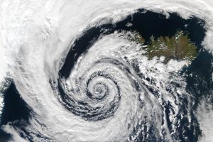 Cyclone Montha: आंध्र, ओडिशा और बंगाल में साइक्लोन ‘मोंथा’ का खतरा — भारी बारिश का अलर्ट, कई जिलों में स्कूल बंद