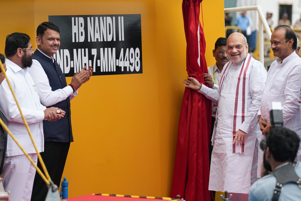 Amit Shah: अमित शाह ने मुंबई में डीप-सी फिशिंग वेसल्स का किया शुभारंभ, कार्यक्रम में फडणवीस, शिंदे और पवार भी रहे मौजूद 2 Amit Shah inaugurates Deep Sea Fishing Vessels in Mumbai | अमित शाह ने मुंबई में डीप-सी फिशिंग वेसल्स का उद्घाटन किया (Photo: PTI)