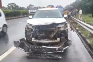 Ahmedabad Road Accident: अहमदाबाद-वडोदरा एक्सप्रेसवे पर भीषण सड़क हादसा, बस-कार-ट्रक की टक्कर में तीन लोगों की मौत, कई घायल