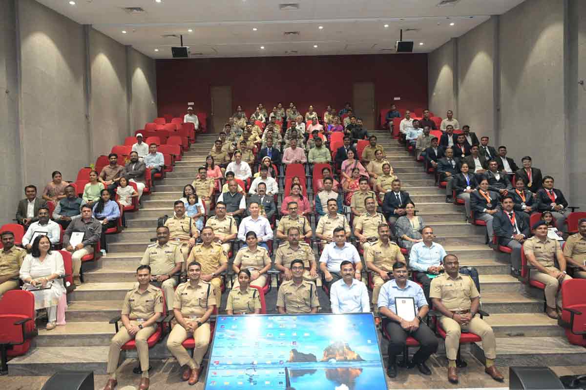 Maharashtra News: महाराष्ट्र में मुख्यमंत्री पद पर देवेंद्र फड़नवीस ने जतायी अपनी अगली चार वर्षों तक अगुआई की दिशा 2 Devendra Fadnavis Maharashtra CM term continuing