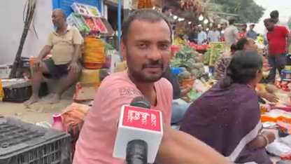 Chhath Puja 2025: पटना में छठ पूजा की रौनक, महंगाई के बावजूद उमड़ा जनसैलाब — गंगा घाटों पर सुरक्षा के पुख्ता इंतजाम 3 Chhath Puja Patna 2025: पटना में छठ पूजा की धूम, बाजारों में उमड़ी भीड़ और गंगा घाटों पर सुरक्षा व्यवस्था