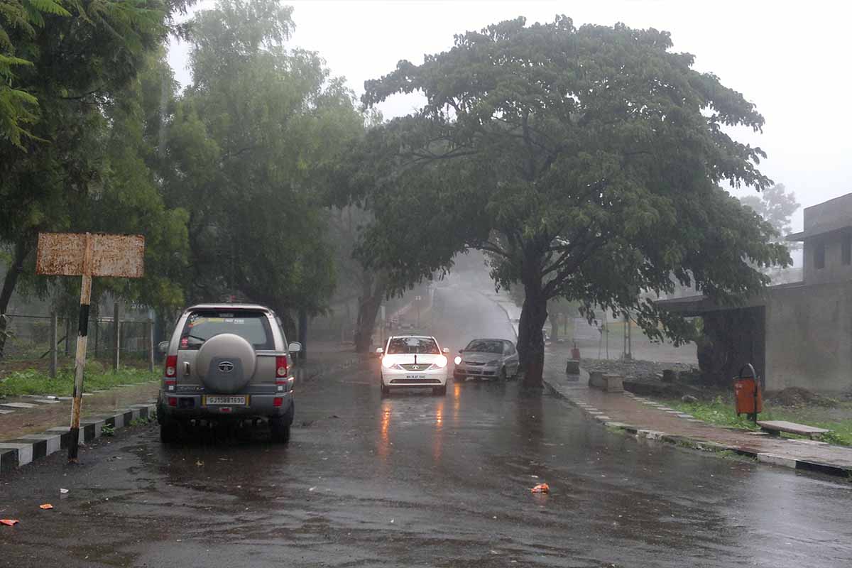 Gujarat Rainfall: गुजरात में अकालिक वर्षा से किसान बेहाल, अरब सागर में बने अवदाब के कारण एक नवम्बर तक वर्षा की संभावना 1 Unseasonal Rainfall in Gujarat