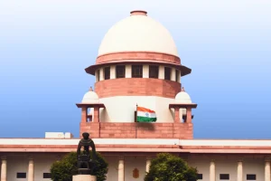 Supreme Court: सीजेआई पर जूता फेंकने वाले वकील पर अवमानना कार्रवाई से सुप्रीम कोर्ट ने किया इनकार, कहा– “ऐसे घटनाक्रम को स्वयं मरने दें”