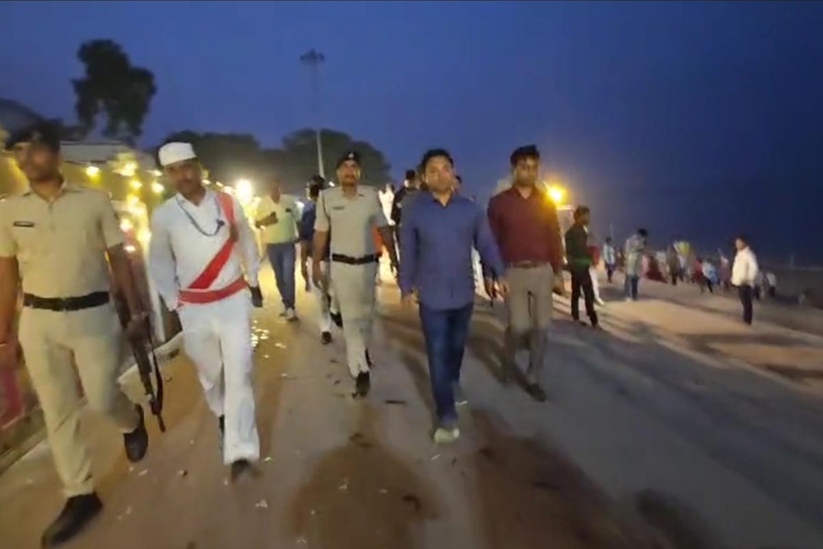 छठ घाटों पर जिलाधिकारी ने की मतदान जागरूकता की अपील, भागलपुर में आस्था और लोकतंत्र का संगम 2 Bhagalpur Voter Awareness