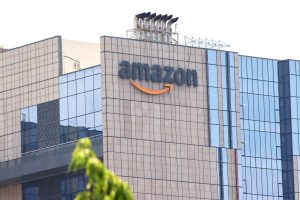 Amazon Layoffs: अमेज़न में अब तक की सबसे बड़ी छंटनी, 30,000 कर्मचारियों की नौकरी पर संकट 1 Amazon Layoffs: अमेज़न में अब तक की सबसे बड़ी छंटनी, 30,000 कर्मचारियों की नौकरी पर संकट