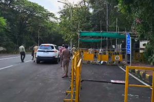 रामगिरी में बढ़ी सुरक्षा: बच्चू कडू के आंदोलन के मद्देनज़र प्रशासन ने कसे पहरे 7 रामगिरी में बढ़ी सुरक्षा: बच्चू कडू के आंदोलन के मद्देनज़र प्रशासन ने कसे पहरे