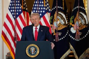 Trump: ट्रंप और जापान की नई प्रधानमंत्री ताकाइची के बीच मजबूत दोस्ती, अमेरिका में 550 अरब डॉलर के निवेश का वादा 8 Trump: ट्रंप और जापान की नई प्रधानमंत्री ताकाइची के बीच मजबूत दोस्ती, अमेरिका में 550 अरब डॉलर के निवेश का वादा