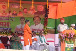 रघुनाथपुर में चुनावी ज्वार: योगी आदित्यनाथ का आगमन, जनसभा में उमड़ा जनसैलाब 2 रघुनाथपुर में चुनावी ज्वार: योगी आदित्यनाथ का आगमन, जनसभा में उमड़ा जनसैलाब